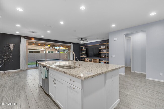 Building Photo - 3938 E Ficus Way