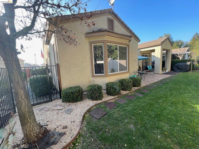 Building Photo - 92 Liberty Ln