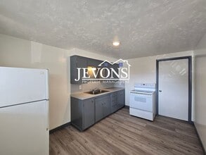 Building Photo - 2104 S 8th Ave