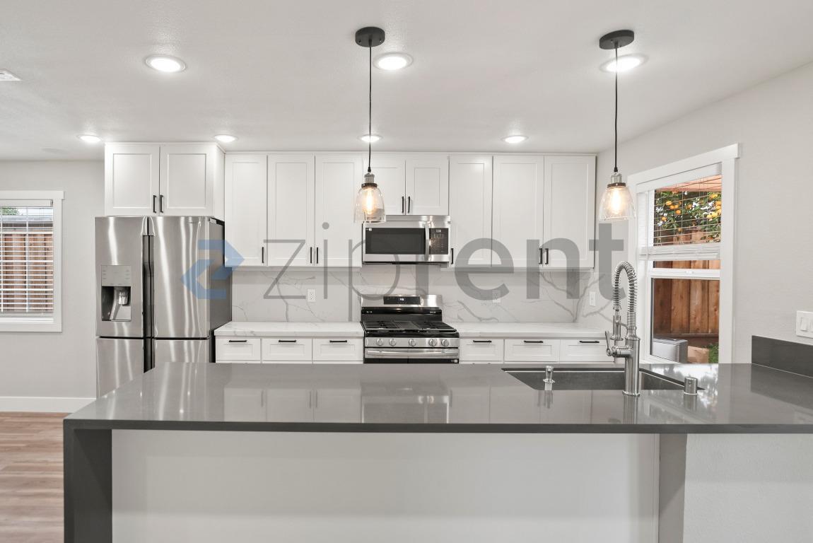 Building Photo - 42740 Jefferson St