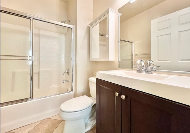 Building Photo - 22651 Del Valle St