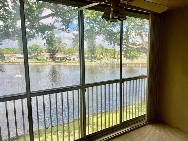 Building Photo - 9587 Weldon Cir