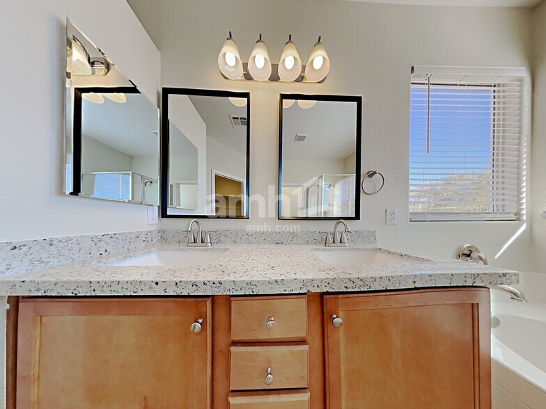 Building Photo - 8920 Cambridge Glen Ct