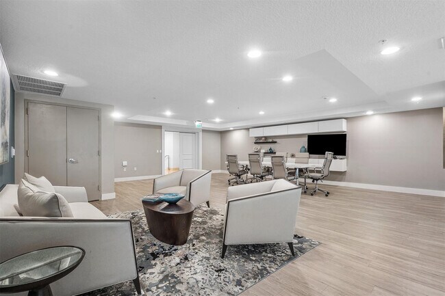 Building Photo - 715 Bayshore Dr