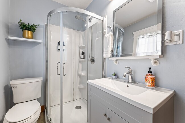 Building Photo - 732-736 Redondo Ave