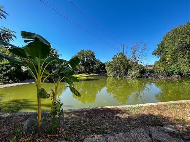 Building Photo - 904 S Weatherred Dr