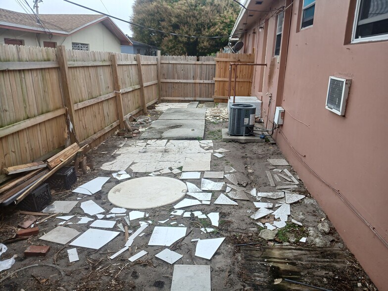 Building Photo - 7640 Pembroke Rd