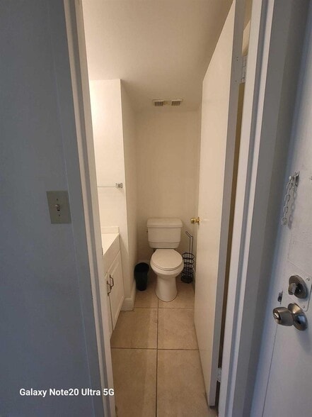 Building Photo - 4324 NW 9th Ave