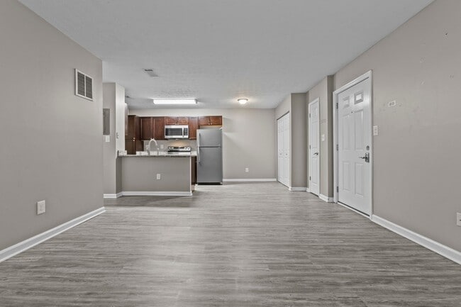 Building Photo - Spacious Cove Springs 3 & 4 Bedrooms