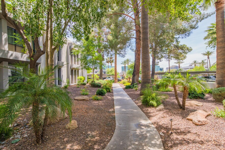 Grounds - 5221 N 24th St