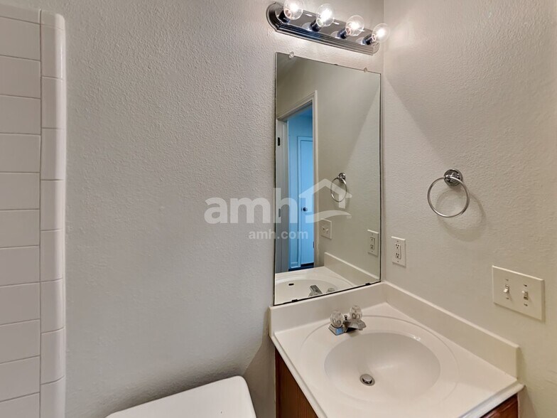 Building Photo - 110 Pony Cv