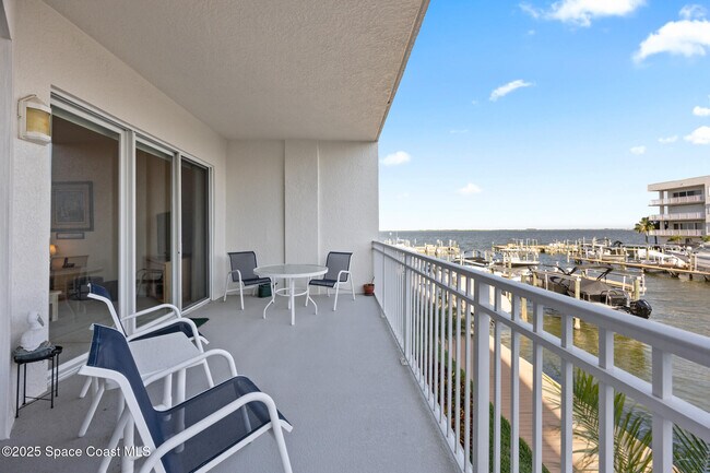 Building Photo - 540 S Banana River Dr