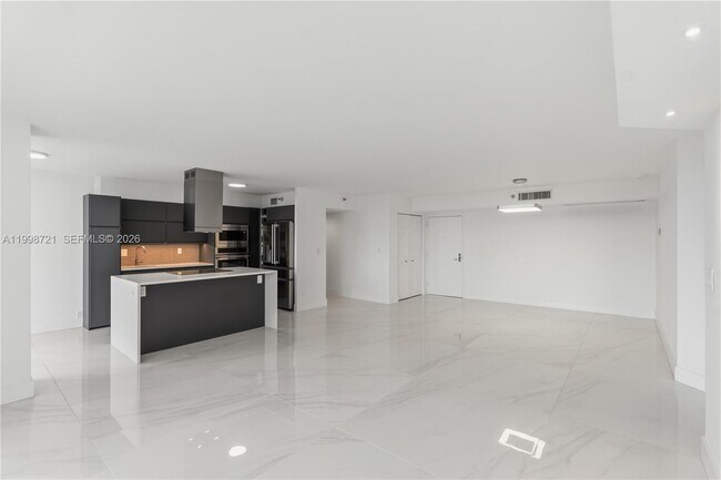 Building Photo - 19101 NE 36th Pl