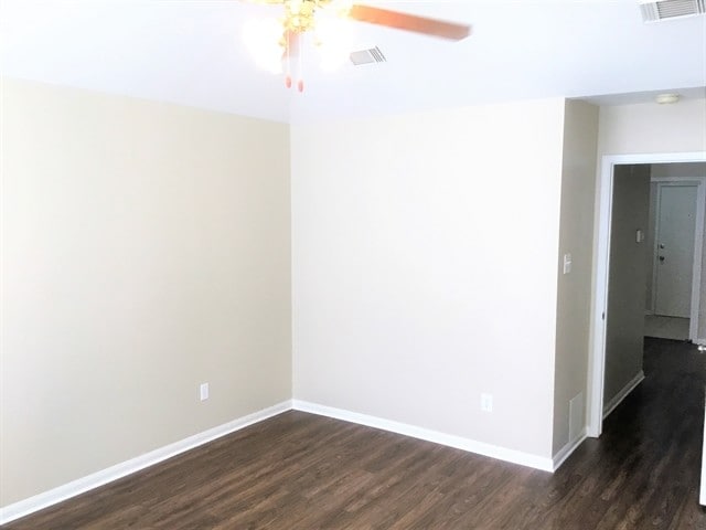 Building Photo - 208 Hollander Ct