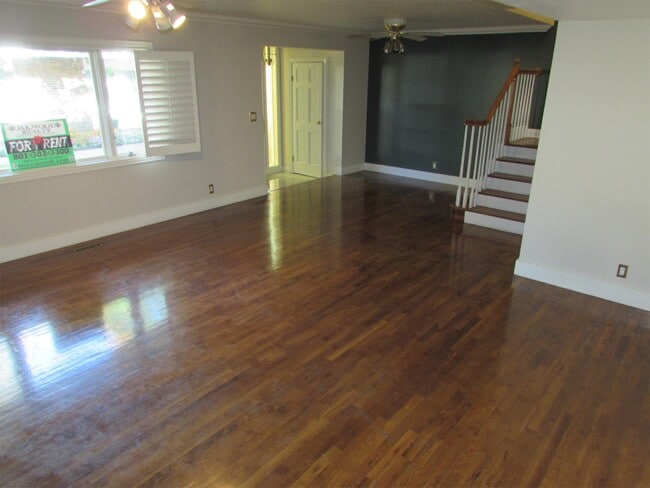 Building Photo - 745 E Three Fountains Cir