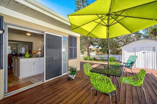 Building Photo - 476 W Seminole Dr