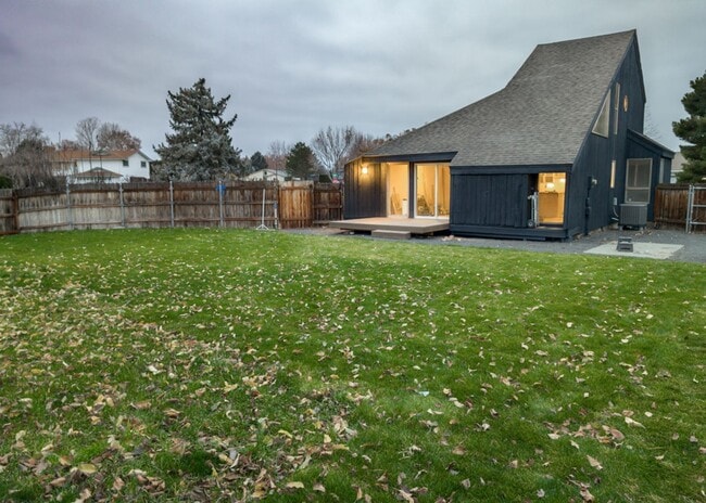 Building Photo - One of a kind home in West Richland