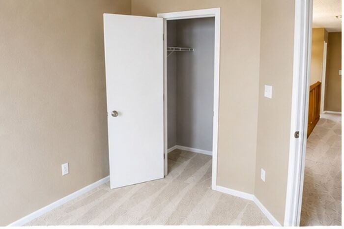 Building Photo - 4041 Orchard Valley Blvd