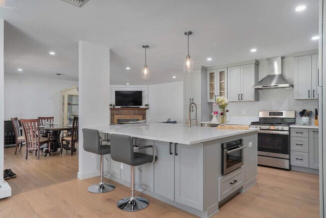 Building Photo - 1 Ginny Ct