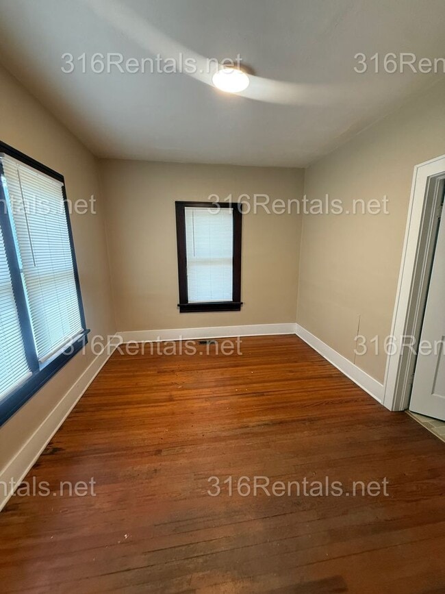Building Photo - 1055 S Roosevelt St