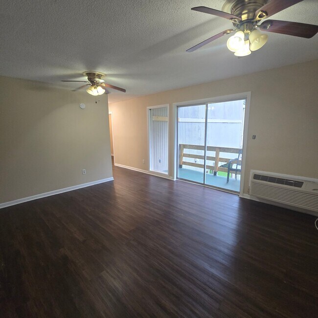 Building Photo - 360 Aquarius Dr