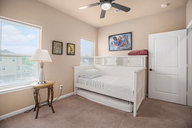 Building Photo - 1333 N Meyer Ave