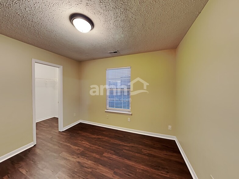 Building Photo - 894 Windsor Ln