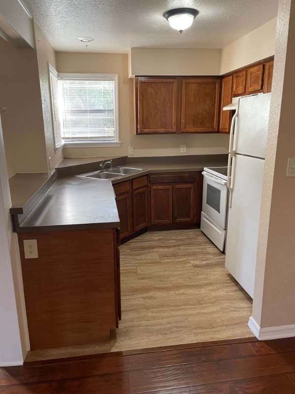 Building Photo - 2942 Antique Oaks Cir