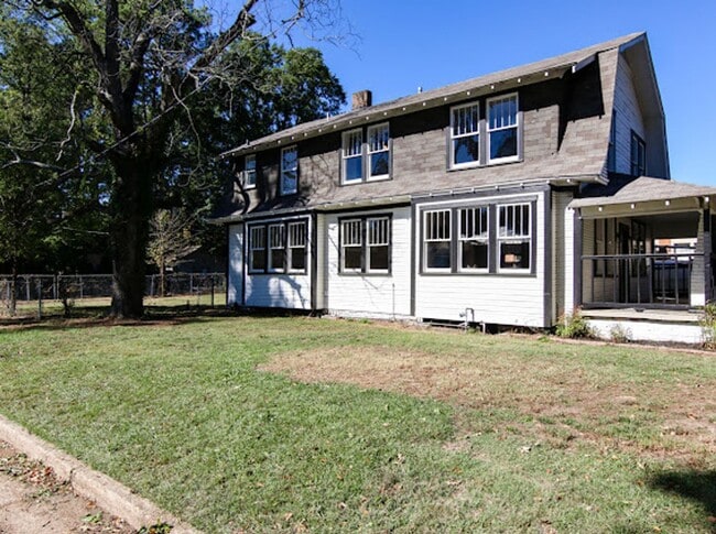 Building Photo - FULLY UPDATED - 4Bedroom on the Arkansas Side
