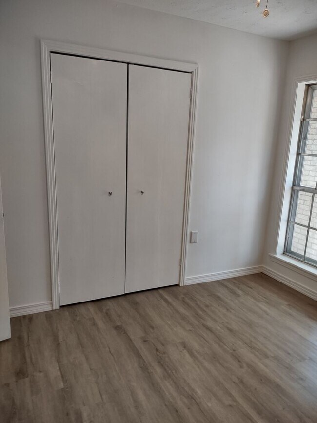 Building Photo - 2814 Teasley Dr