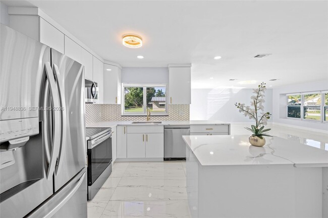 Building Photo - 1720 SW 13th St