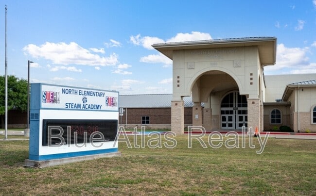 Building Photo - 8133 Foxfire Ln