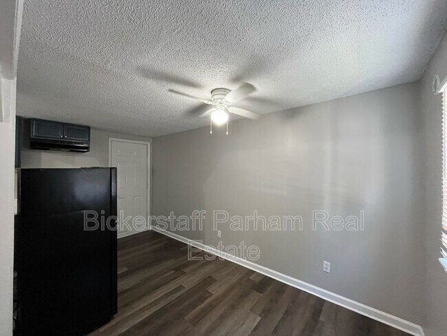 Building Photo - 826 Winston Rd