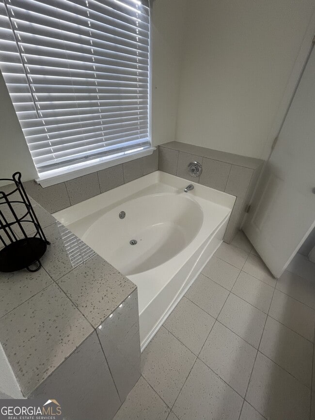 Building Photo - 530 Oxford Ridge