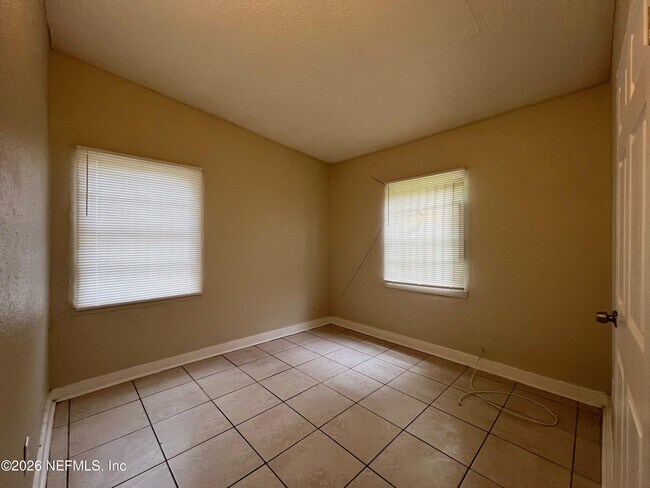 Building Photo - 5559 Verbena Rd