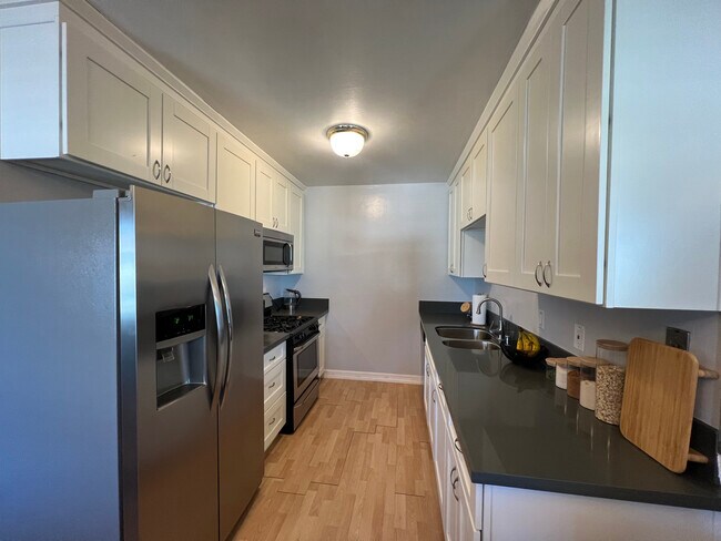 Kitchen - 3010 Montrose Ave