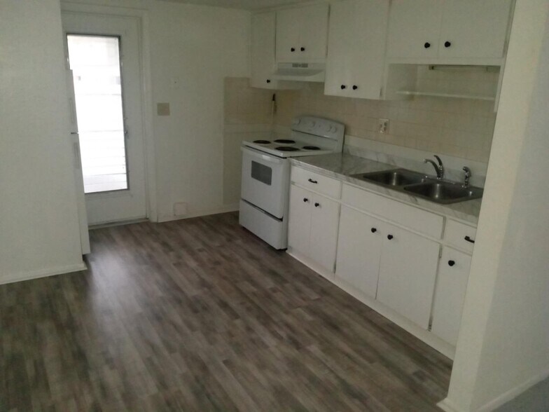 Building Photo - 521 Magnolia Ave