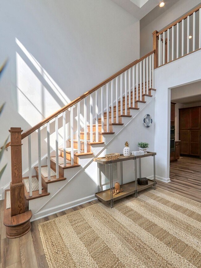 Building Photo - Spacious 3BR / 3.5BA Single family home • 2,500 Sq Ft • Baywood