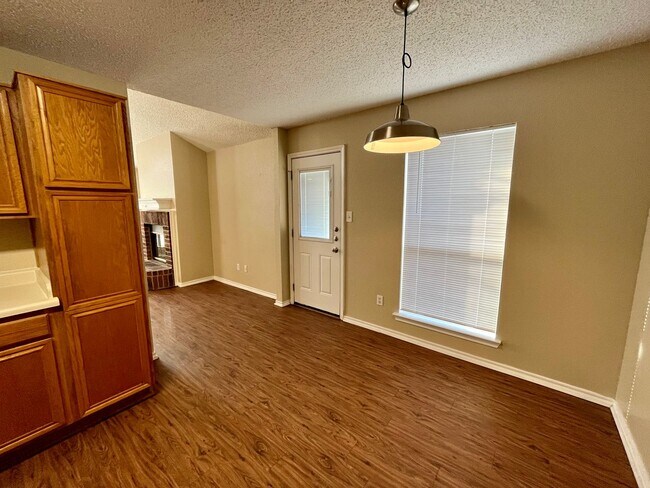 Building Photo - 6805 Millwood St