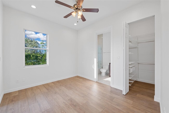 Building Photo - 324 SW 14th Ct