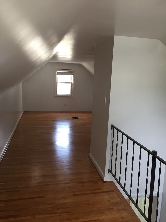 Building Photo - A Charming 3 Bedroom Bungalow, Hardwood Floors, Fenced in Backyard