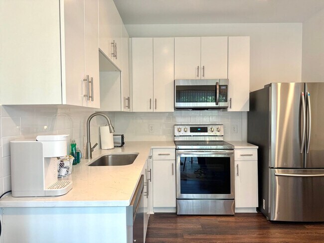 Building Photo - 542 Boulevard NE