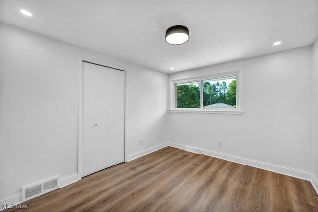 Building Photo - 23976 Noreen Dr