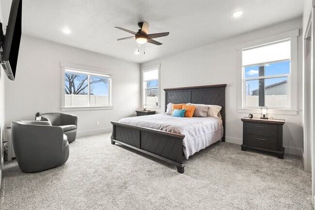 Building Photo - 303 CM Rdg Ln