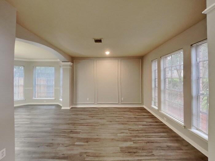Building Photo - 25622 Oakridge Forest Ln