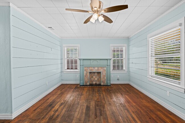Building Photo - Vintage Home w/ Modern Updates, Minutes fr...