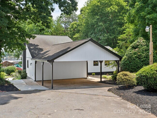 Building Photo - 4954 Moonlite Bay Dr
