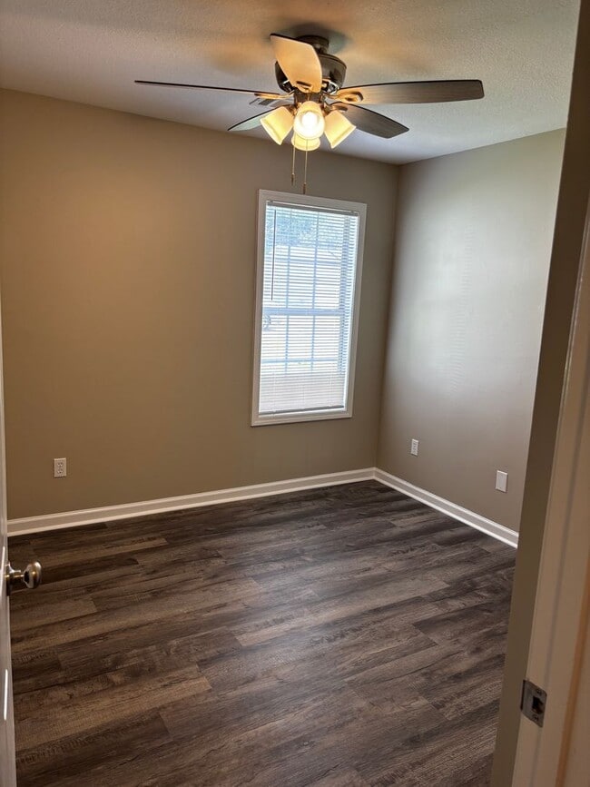 Building Photo - Beautiful 3 bedroom, 2 bath home