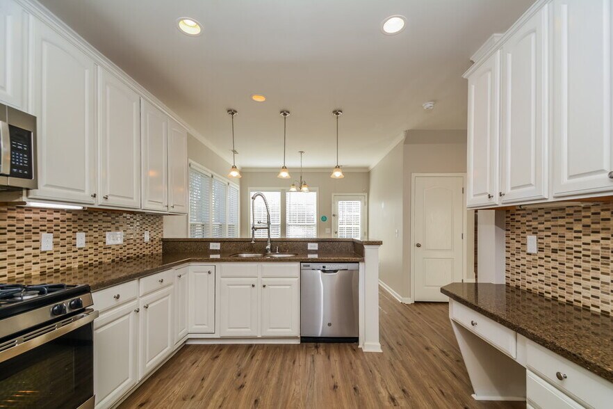 Building Photo - 12513 Honeychurch St