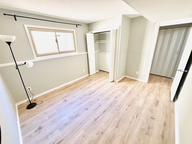 Building Photo - Newly Updated In Prime Apple Valley Neighborhood